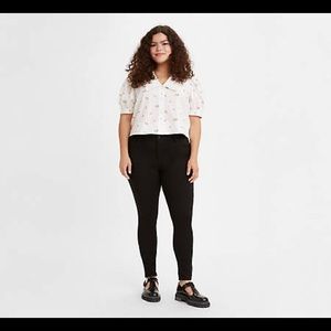 Levi’s 720 High Rise Super Skinny Jeans 16 / 33